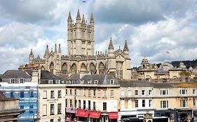 Stunning Spacious Central Apartment Near Parade Gardens